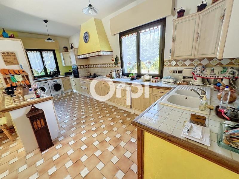 Maison - 220 m² - 6 pièces