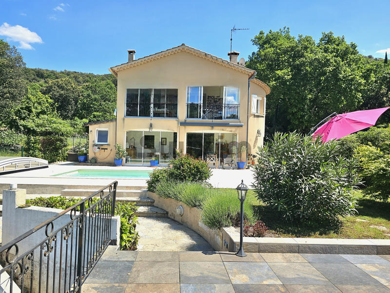 Villa - 227 m² - 10 pièces