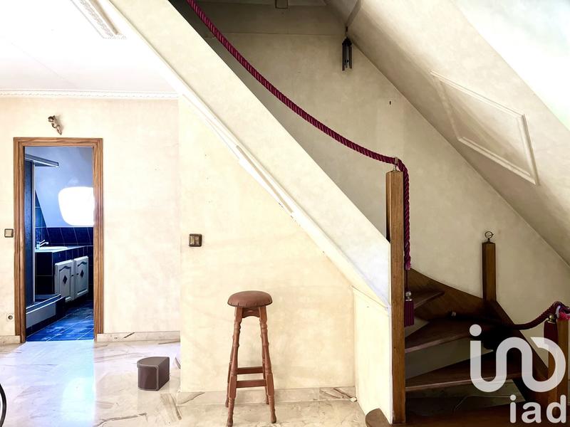 Maison - 334 m² - 9 pièces