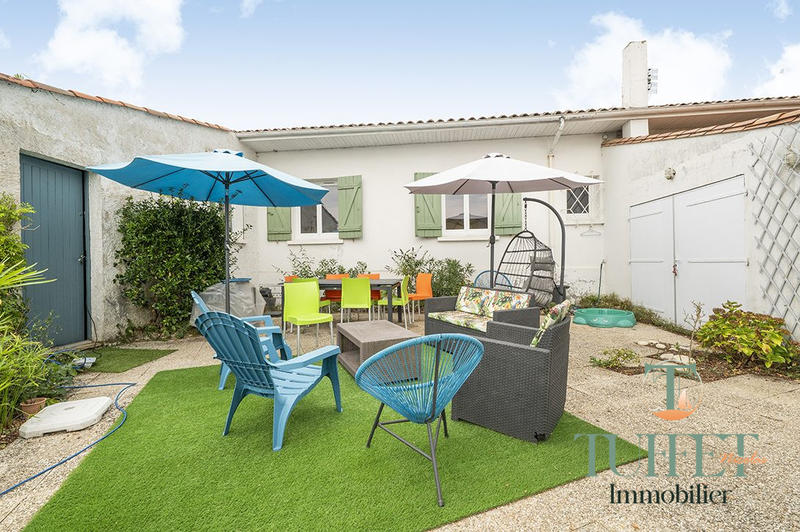 Maison - 220 m² - 9 pièces