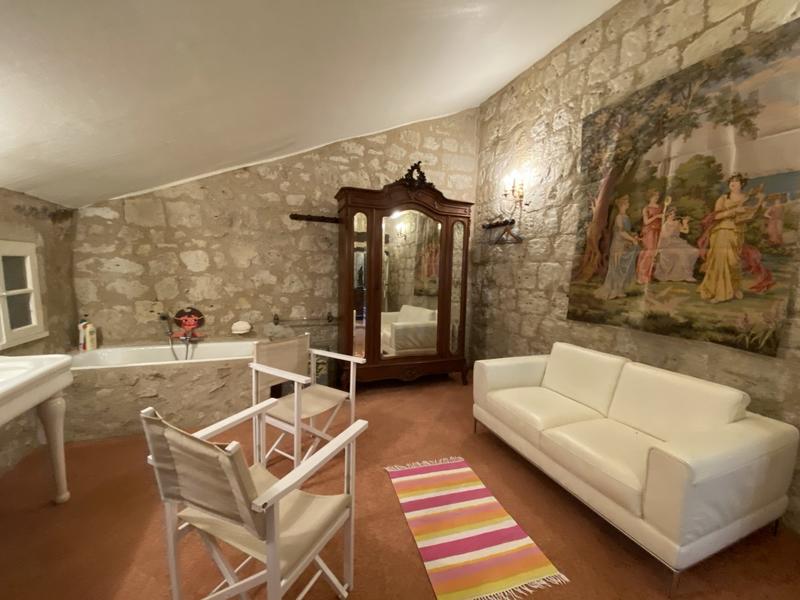 Maison - 365 m² - 8 pièces