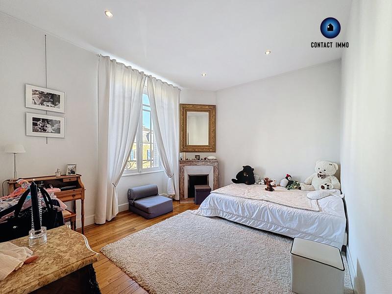 Maison - 224 m² - 8 pièces