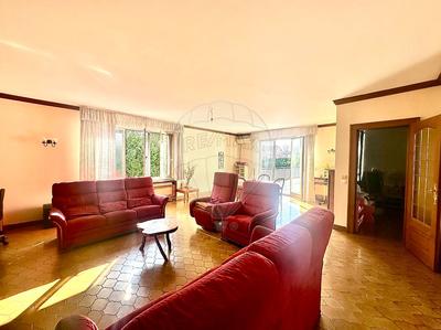 Maison - 207 m² - 7 pièces