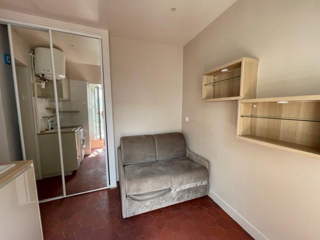 Studio - 8 m² - 1 pièce