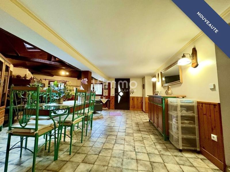 Maison - 198 m² - 7 pièces