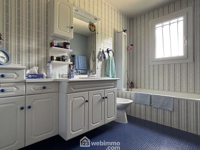 Maison - 206 m² - 11 pièces