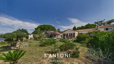 Maison - 210 m² - 8 pièces