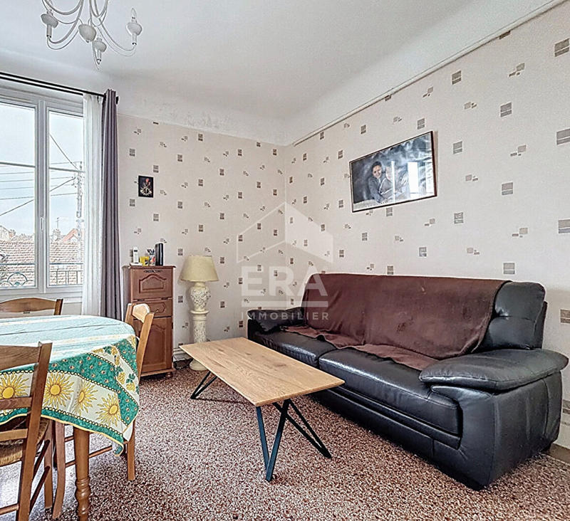 Immeuble - 9 m² - 11 pièces