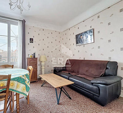 Immeuble - 9 m² - 11 pièces