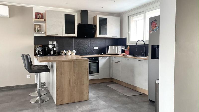 Villa - 100 m² - 5 pièces