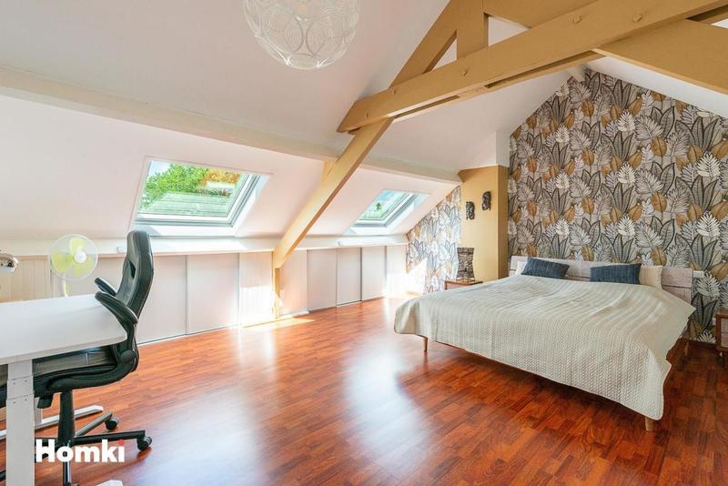 Maison - 262 m² - 7 pièces