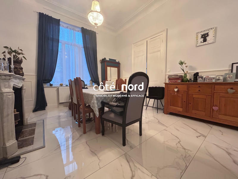 Maison - 216 m² - 10 pièces