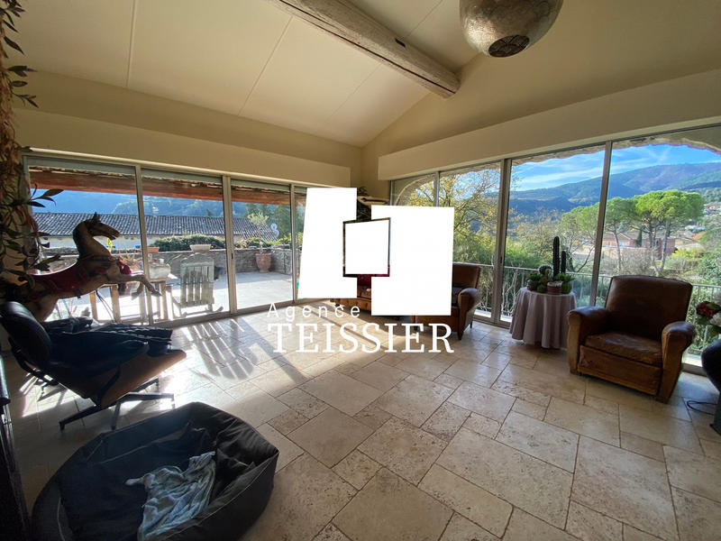 Maison - 181 m² - 6 pièces