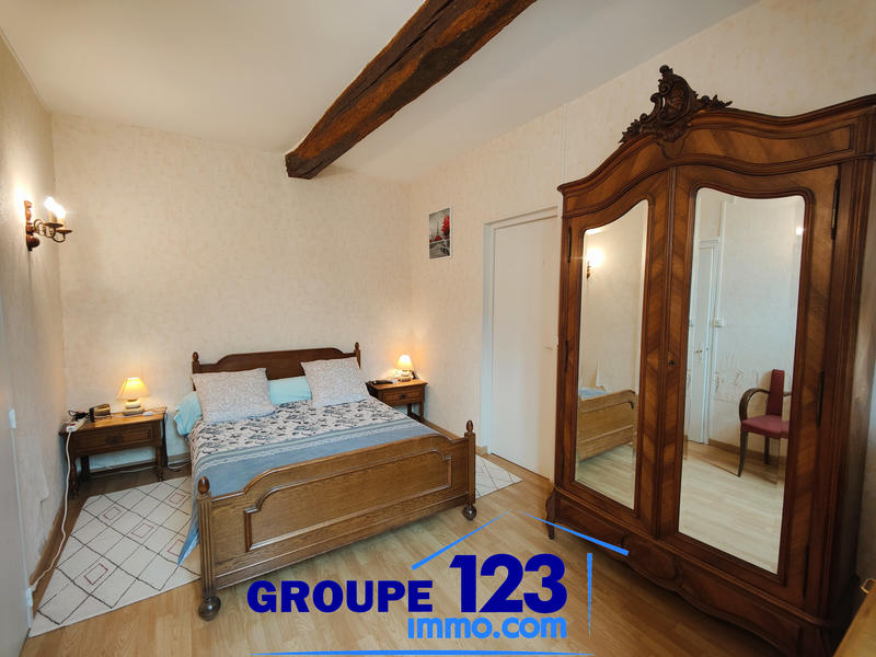 Maison - 205 m² - 9 pièces