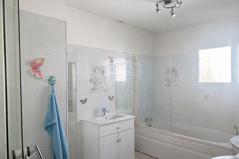 Maison - 185 m² - 10 pièces