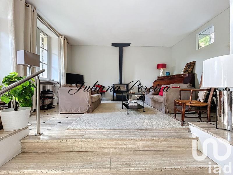 Maison - 216 m² - 9 pièces