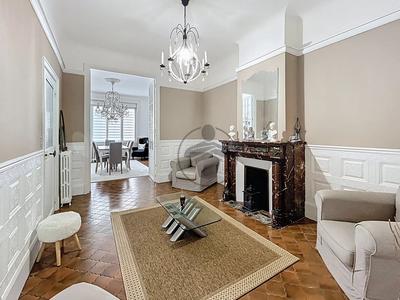 Maison - 161 m² - 7 pièces