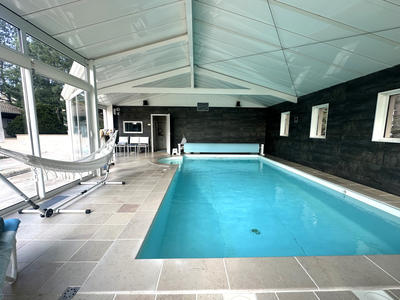 Maison - 240 m² - 10 pièces