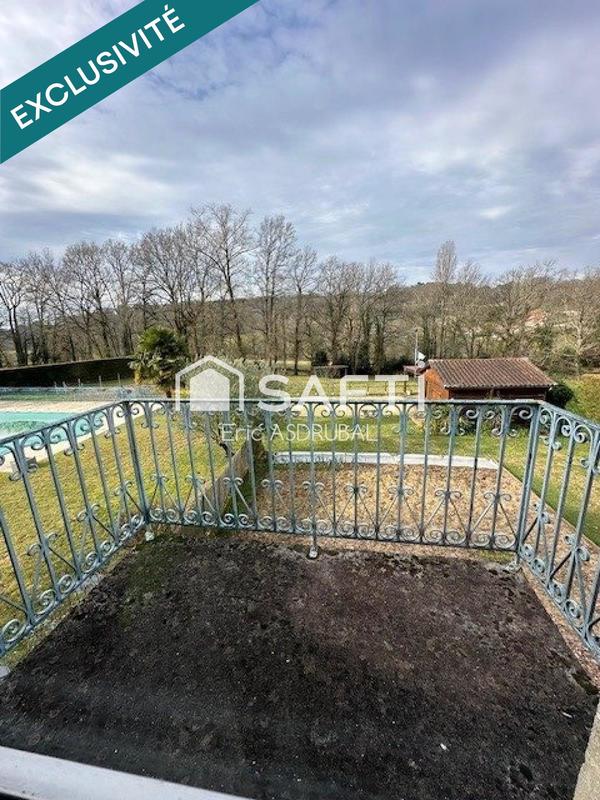 Maison - 247 m² - 10 pièces