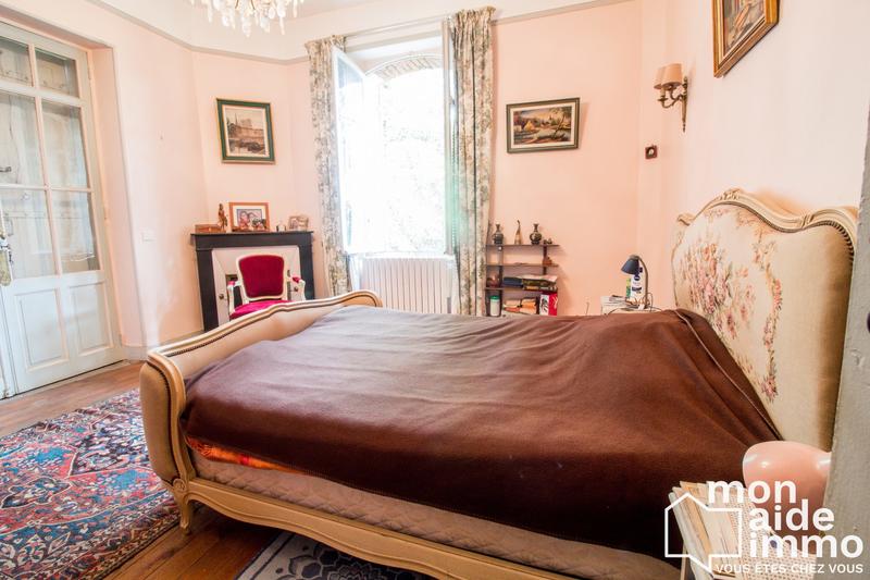 Maison - 230 m² - 10 pièces