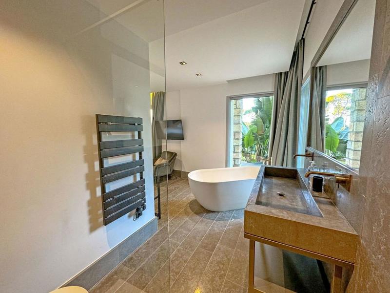 Maison - 220 m² - 6 pièces