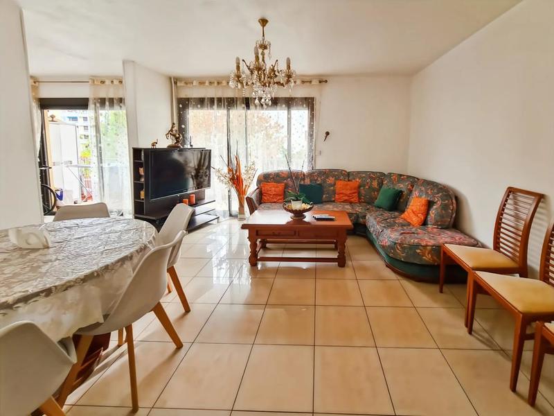 Appartement - 93 m² - 5 pièces