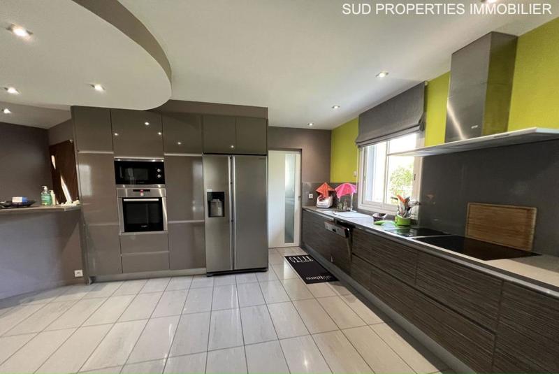 Maison - 218 m² - 7 pièces