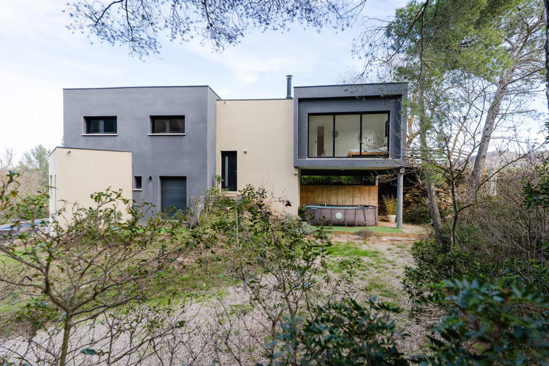 Villa - 213 m² - 11 pièces