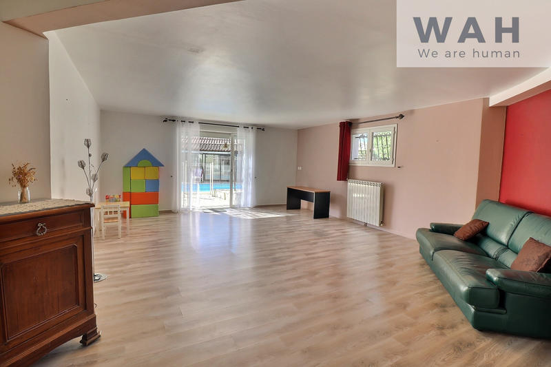 Maison - 205 m² - 7 pièces