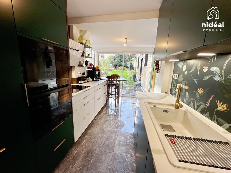 Maison - 205 m² - 7 pièces