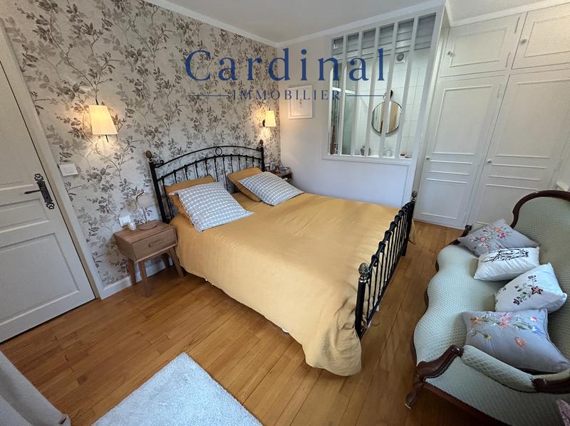 Maison - 220 m² - 13 pièces