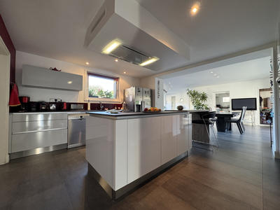 Maison - 290 m² - 9 pièces