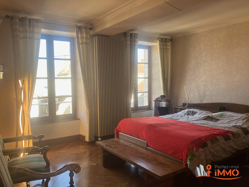 Maison - 187 m² - 8 pièces