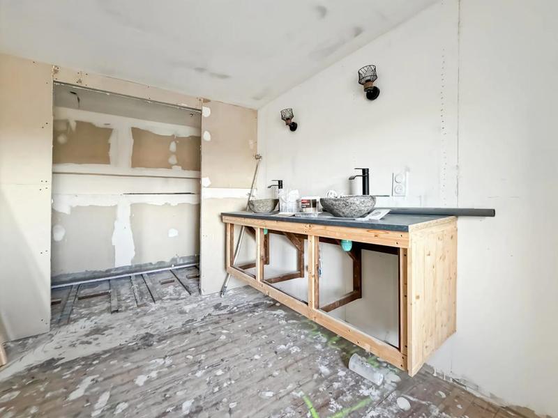 Maison - 250 m² - 6 pièces