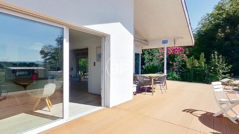 Maison - 240 m² - 5 pièces