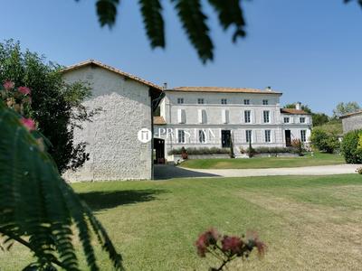 Maison de domaine - 755 m² - 18 pièces