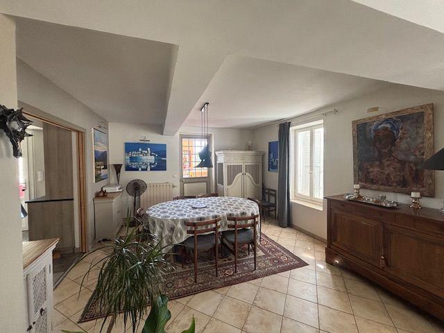 Villa - 222 m² - 7 pièces