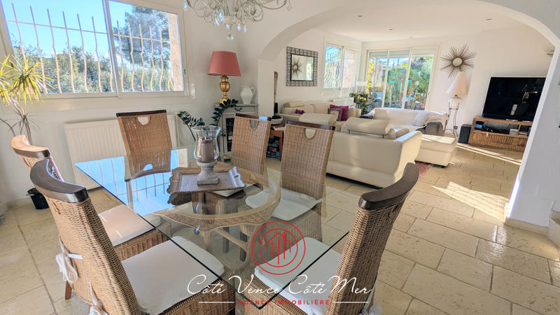 Maison - 272 m² - 9 pièces