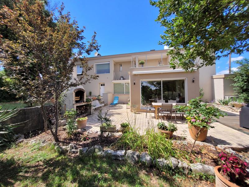 Villa - 207 m² - 7 pièces