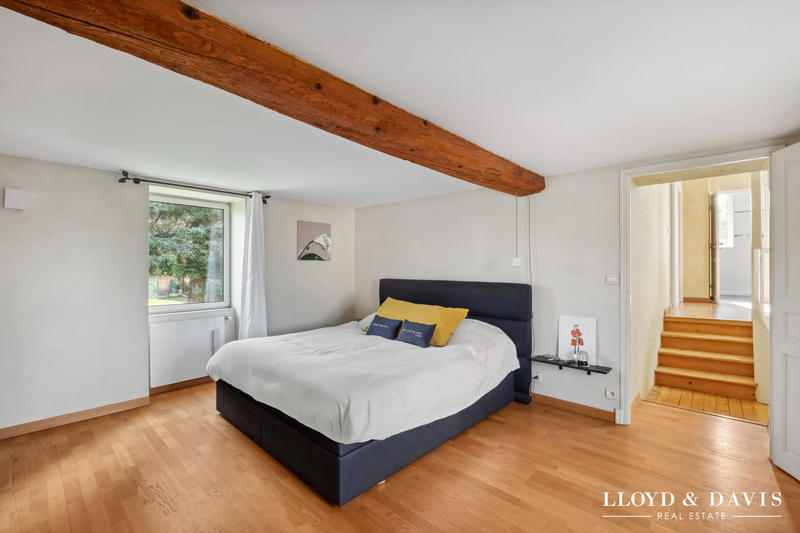 Maison - 280 m² - 9 pièces