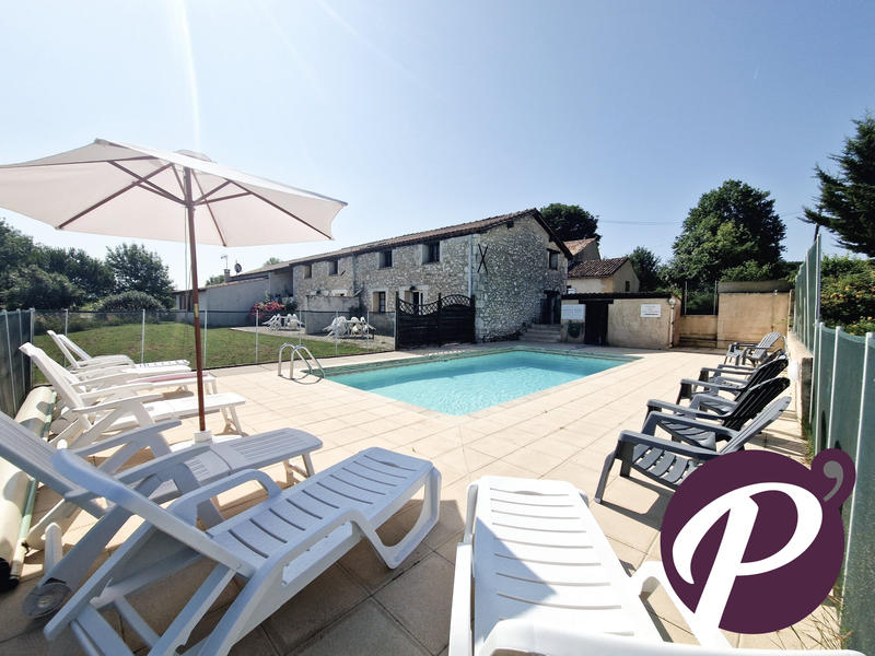 Maison - 850 m² - 38 pièces