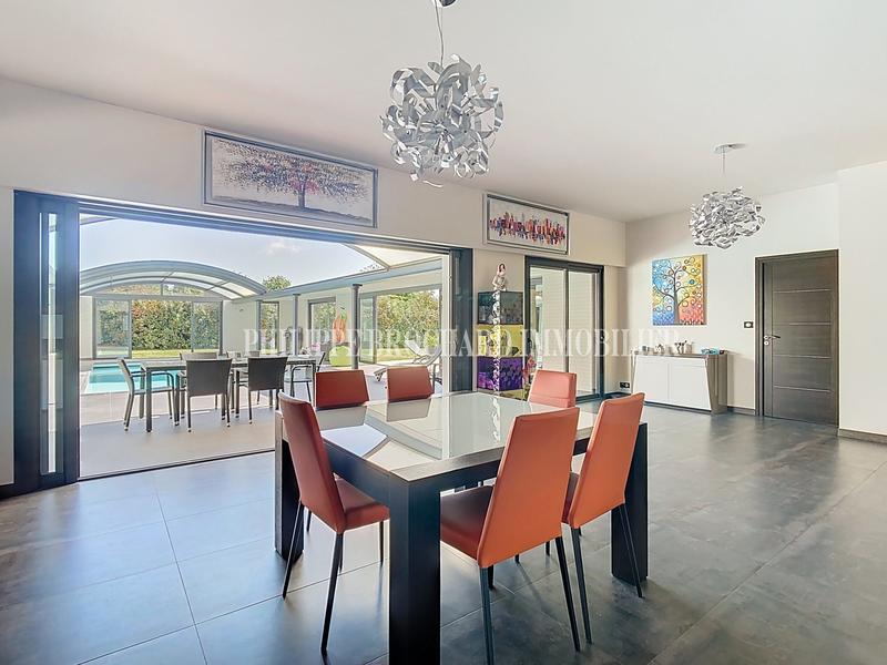 Maison - 192 m² - 10 pièces