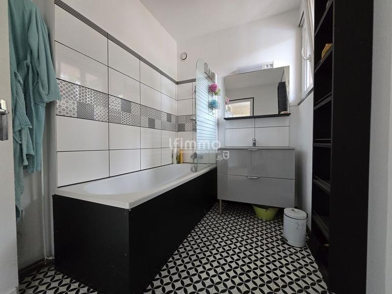 Maison - 235 m² - 6 pièces