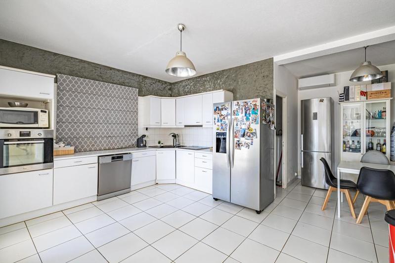 Maison - 242 m² - 5 pièces