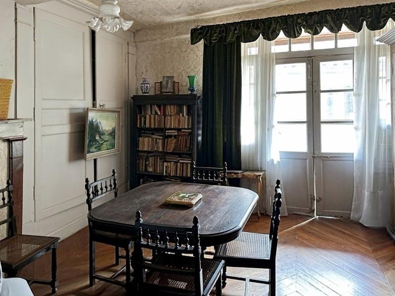 Maison de village - 380 m² - 15 pièces