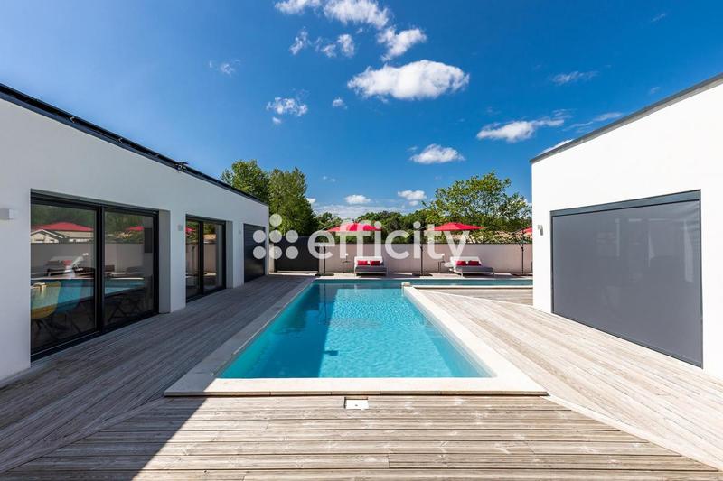 Maison - 340 m² - 10 pièces