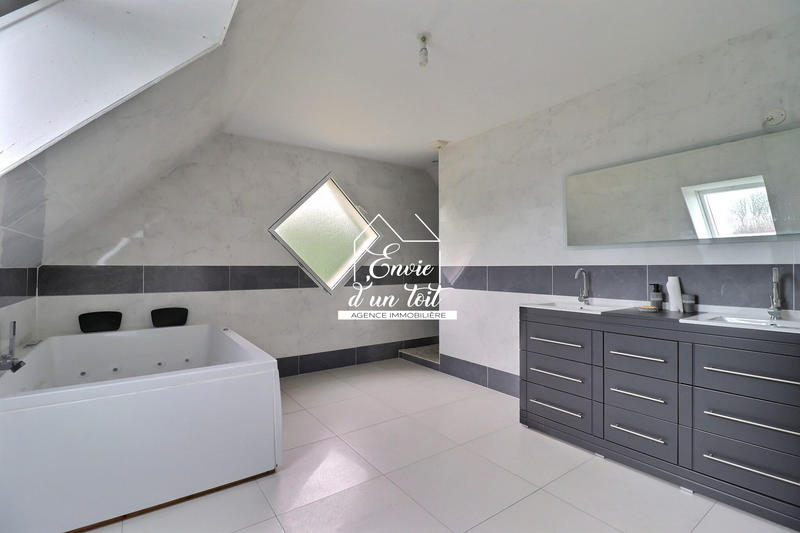 Maison contemporaine - 218 m² - 6 pièces