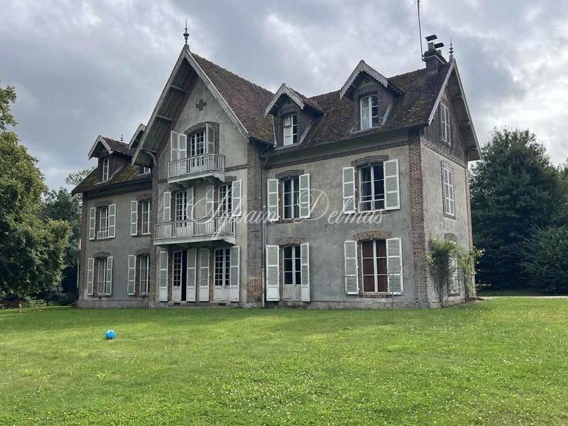 Château - 4 400 m² - 35 pièces