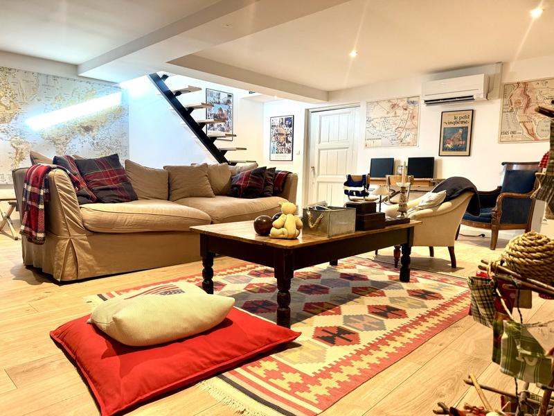 Appartement - 206 m² - 6 pièces