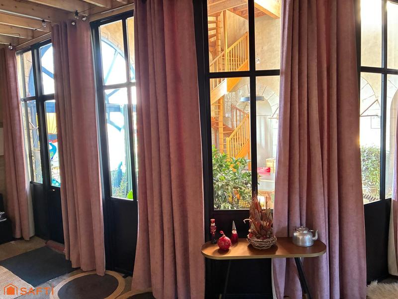 Maison - 335 m² - 11 pièces